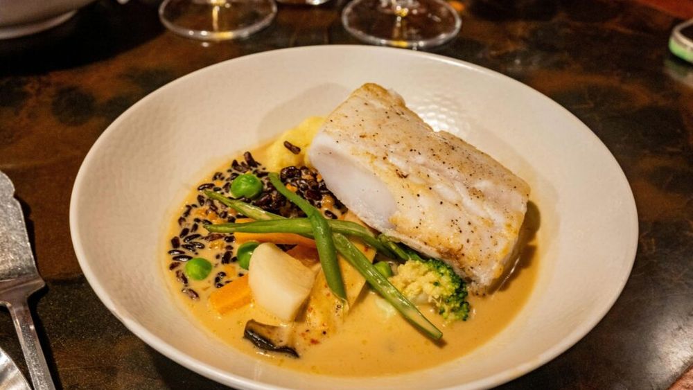 Ce este dieta MIND, ce trebuie să mănânci și cum ar putea contribui ea la prevenirea bolii Alzheimer/ Legumele cu frunze verzi, fructele de pădure și somonul, printre alimentele ce pot proteja funcția cognitive