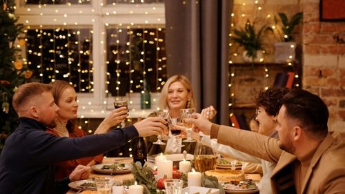 Ar trebui să postești înainte de festinul culinar de sărbători?/ Nutriționiștii ne sfătuiesc să mâncăm echilibrat și să alegem fasole, cereale integrale și produse din soia, ca să nu vitregim organismul de proteine și să ajungem să facem abuz la masa de Crăciun