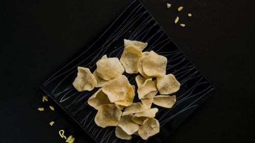 Cum să prepari delicioasele chipsuri crocante, chiar la tine acasă/Ai nevoie de cartofi și un aparat air fryer