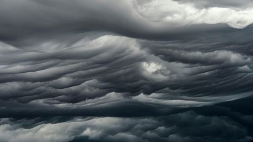 Planuri de comunicare diferite: Ministerul Agriculturii asigură că rachetele anti-grindină nu sunt poluante, iar fermierii din Vrancea acuză că rachetele trase contribuie la seceta pedologică