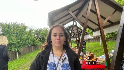 VIDEO | De la dezamăgire la antreprenoriat: Condimentele care au pornit din bucătăria Andreei / Tânăra din Mureș a creat un brand de legume și fructe uscate