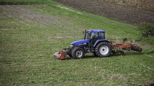 Hoții de tractoare devin o amenințare serioasă în Europa de Vest: „Tractoarele noastre au fost găsite în România”