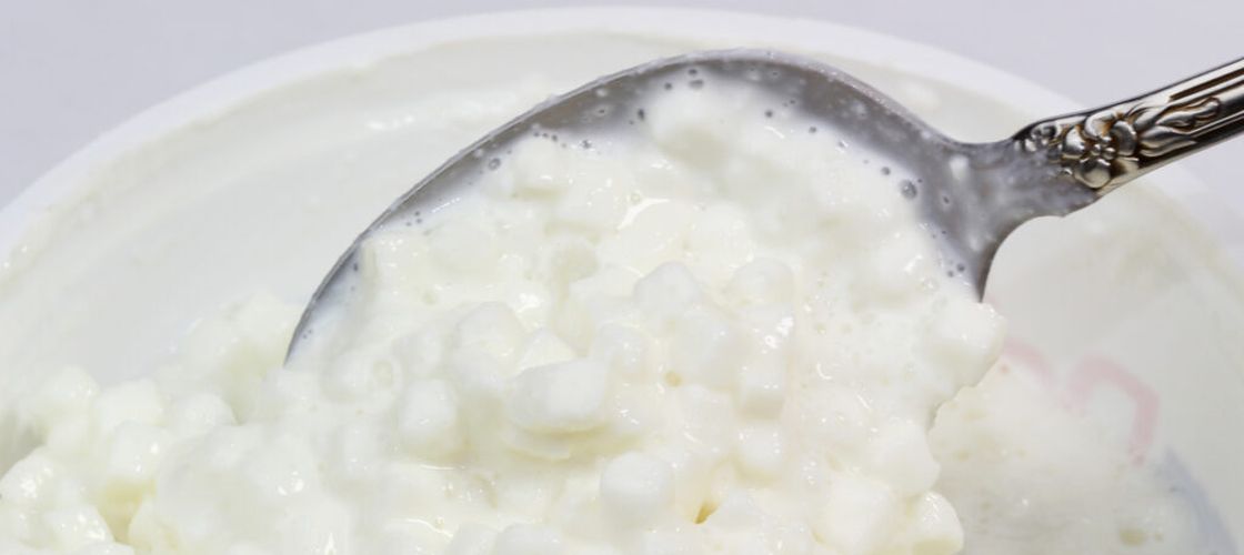 Brânza de vaci și glicemia: ce efect are asupra organismului și de ce a redevenit atât de populară / Nutriționist: „Poate fi consumată de persoanele cu diabet”