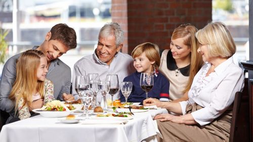 Legătura dintre ceea ce mâncăm și starea noastră emoțională / Tania Fântână (nutriționist): „Totul pleacă de la formarea unor obiceiuri de care să te ții”