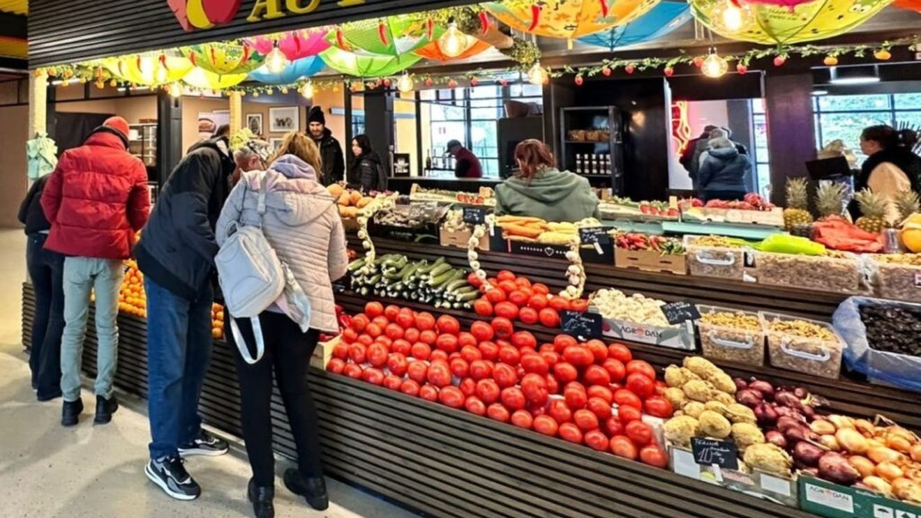 Fondatorul Pieței Artizante, Andrei Severin: „Suntem în proces de învățare. Avem opt luni de când am deschis.” / Cei care își vând produsele sunt artizani din diverse colțuri ale țării