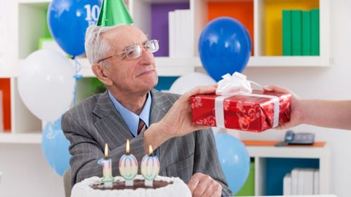 Vrei să trăiești peste 100 de ani? Experții recomandă aceste patru obiceiuri / Numărul centenarilor a crescut de la 151.000 în 2000 la 573.000 în 2021