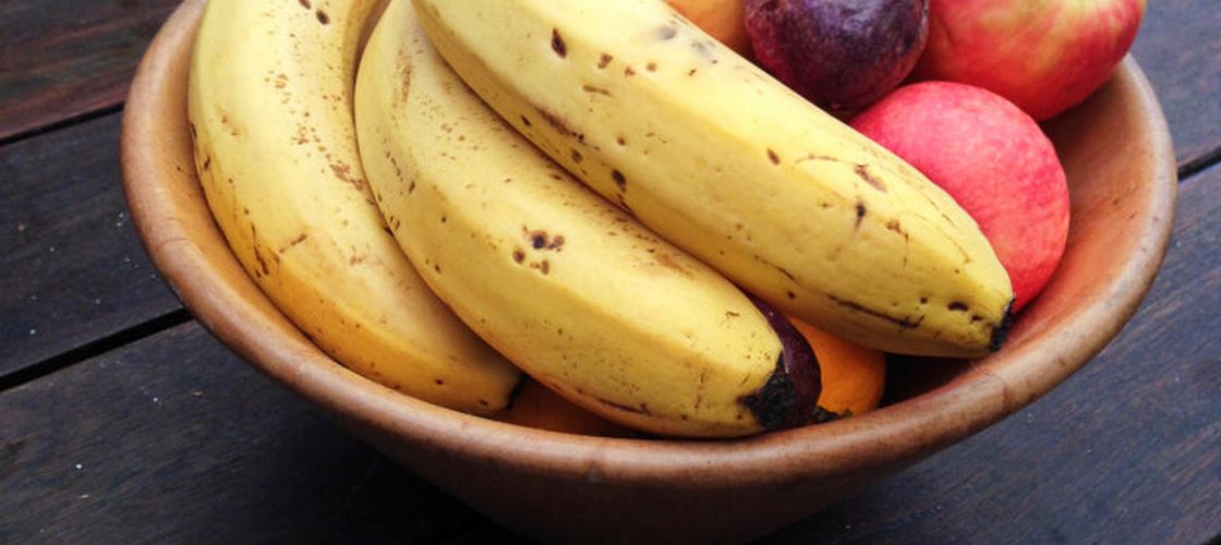 ABC în bucătărie | Cum faci bananele să se coacă peste noapte, folosind două obiecte / Trucul simplu cu o pungă de hârtie și un măr