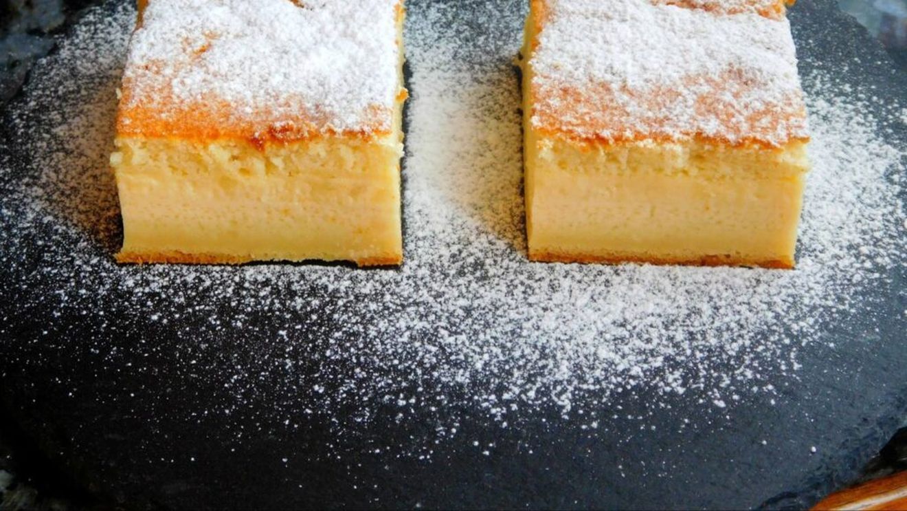 Ceva dulce/Cum faci prăjitura deșteaptă/Se prepară la fel de simplu ca un chec, dar când o scoți din cuptor va arăta ca și cum ar avea deja umplutură