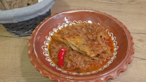 Rețetele Juanitei | Varză călită cu carne de porc - combinația de varză cu grăsime de porc și carnea fragedă este un deliciu pentru papile/ Am preparat-o cu secreto iberic, pentru a da un accent special acestei rețete tradiționale