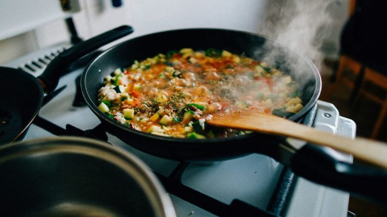 8 legume care își pierd din nutrienți prin gătire. Metodele de preparare care te ajută să păstrezi mai mult din vitamine