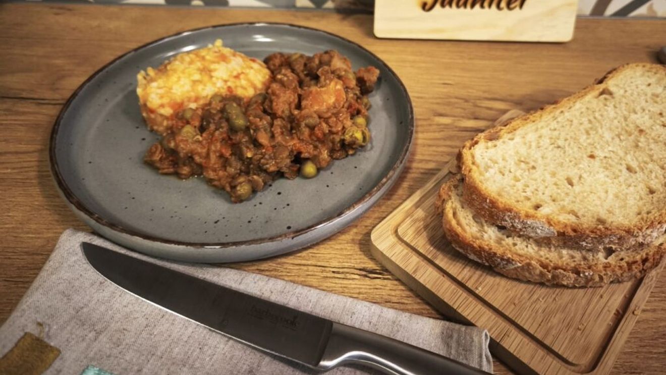 Rețetele Juanitei | Linte cu mazăre și legume/ Putem pune și carne sau să ne bucurăm de un preparat vegetarian