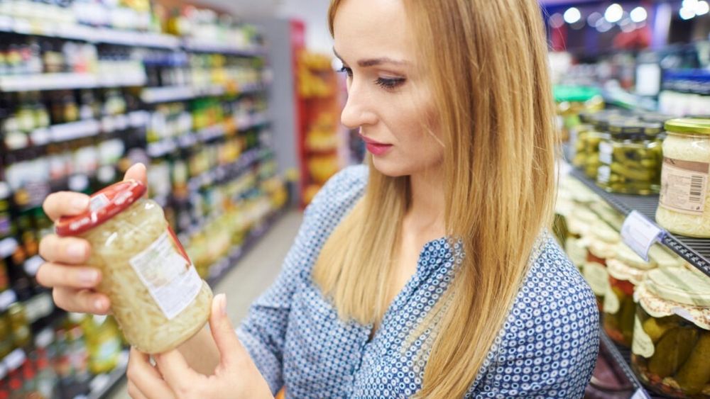 Două termene pe etichetele produselor din România / Unul pentru valabilitate și unul pentru vânzare, conform unei propuneri privind reducerea risipei 