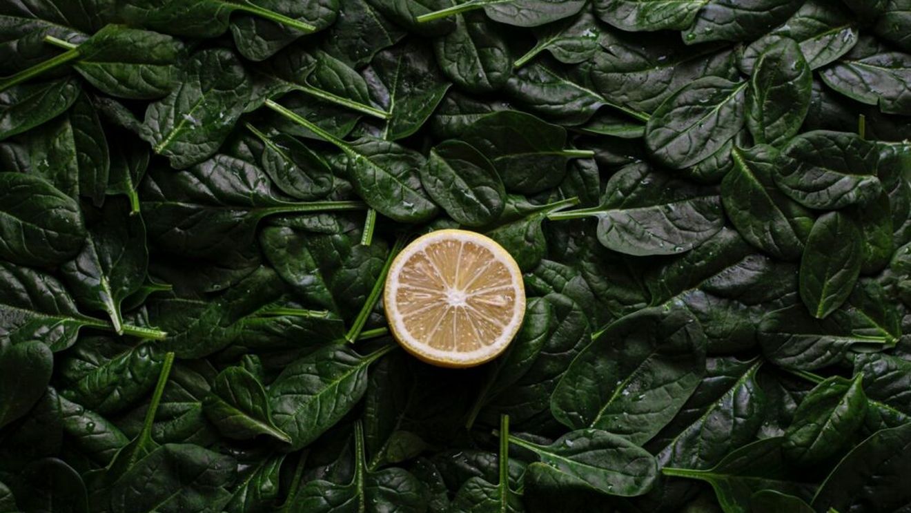 5 alimente care sunt pline de electroliți, potrivit dieteticienilor / Ce sunt electroliții? / Mineralele nu se găsesc doar în băuturile pentru sportivi