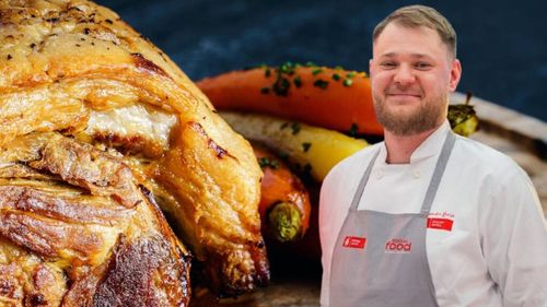 Chef Alex Burcă: „Dacă întrebi 100 de români ce vor consuma de Crăciun, cred că 99 vor spune ceva din porc. Fie cârnați, fie o friptură sau caltaboș” / Nu doar în România se consumă acest tip de carne. În Japonia, există „Motsunabe”, o tocană cu burtă de porc, iar în Filipine este consumată „Dinakdakan”, o tocană din urechi, rât și creier de porc