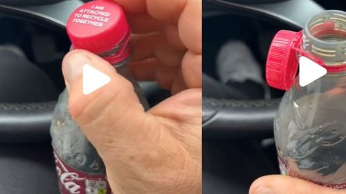 Trucul pentru a bea din sticlele de plastic fără a fi deranjat de capacul atașat. Este suficient să îl treci pe partea opusă a sticlei