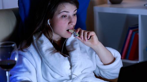 Sondaj: 81% dintre consumatori folosesc gustările ca pe un moment de răsfăț emoțional / Cei mai mulți dintre consumatori preferă să savureze o gustare de răsfăț, fără să se concentreze asupra ingredientelor