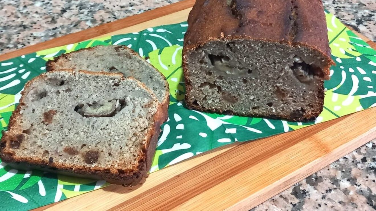 Ce duci colegilor la birou să guste? Banana bread cu cocos poate fi o idee. Fără zahăr, fără gluten și fără lactoză