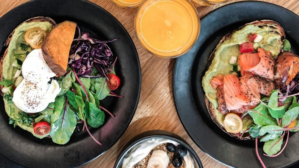 Încerci dieta keto? Iată câteva alimente și băuturi prietenoase cu acest tip de nutriție, pe care le poți adăuga în lista ta de cumpărături