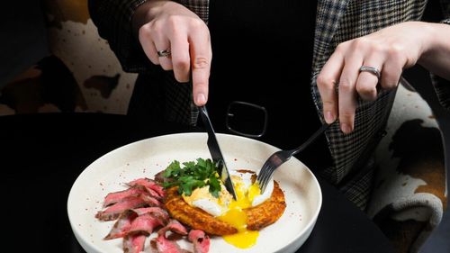 Legătura dintre dieta ketogenică și prevenirea problemelor emoționale / Cercetător: „Aportul caloric redus ar putea fi asociat cu beneficiile ulterioare pentru sănătatea mintală”