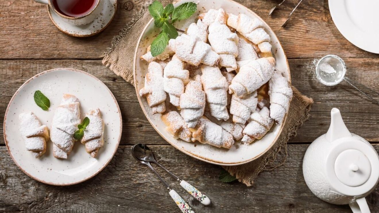 Cornulețe fragede umplute cu cremă de brânză Hochland Crème / Atât de bune că se termină imediat!