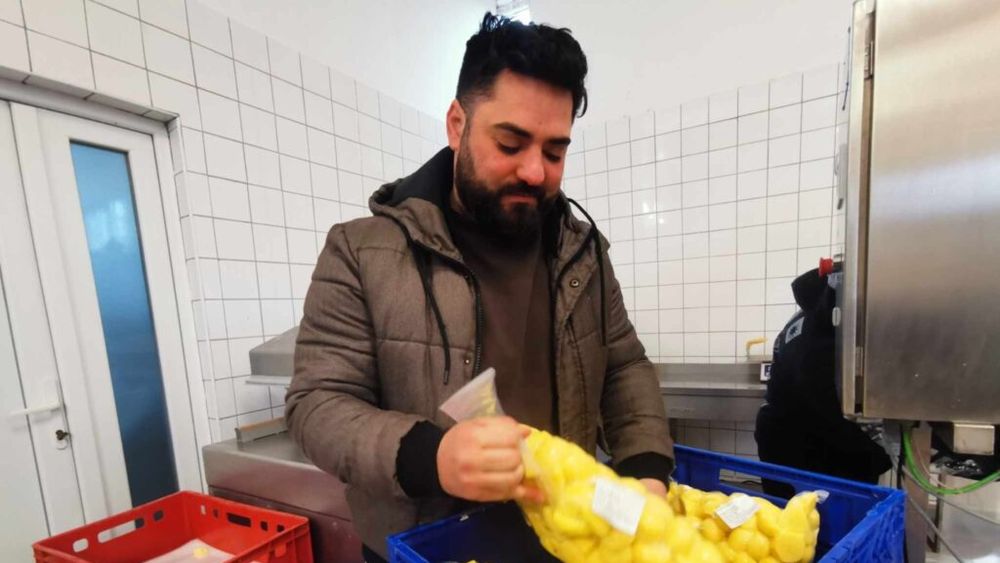 FOTO-VIDEO. Fermier cu valoare adăugată. Un tânăr agricultor din Timiș procesează legume pentru restaurantele din Timișoara
