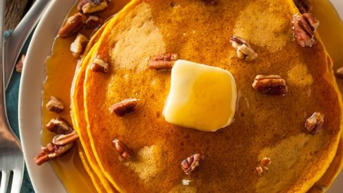 Idei de mic dejun sănătos: Clătite de dovleac, fără zahăr adăugat. Bune și în combinații sărate, și dulci