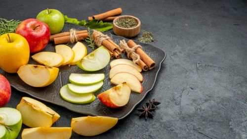 Salată pe placul copiilor/Trucuri pentru a-i determina pe cei mici să mănânce sănătos/Bonus, rețete de salate delicioase pe placul celor mici