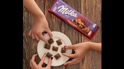 Proces din cauza shrinkfaltion: Compania Mondelez a fost dată în judecată în Germania pentru reducerea cantității produselor Milka