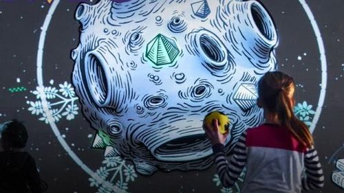 VIDEO | Copiii pot construi o mini-fermă inteligentă din LEGO, în cadrul atelierelor organizate de RADAR 2025 / „Vor învăța ce înseamnă agricultura verticală, cum se pot cultiva plante pe straturi, ce înseamnă o agricultură sustenabilă ”