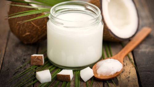 Uleiul de cocos, un aliment popular, pus sub semnul întrebării de cardiologi / Medicii avertizează asupra riscului cardiovascular