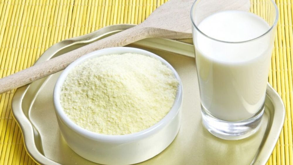 Ingredientul banal cu care poți înlocui pudra proteică: laptele praf degresat / Pe lângă avantajele nutriționale, are și un preț mai accesibil