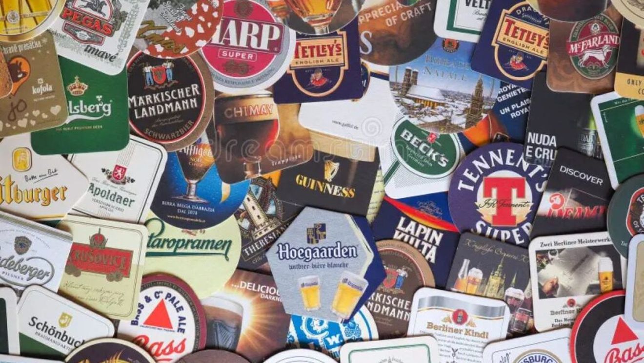 Știm cu toții suporturile de carton de sub paharele de bere. Dar cine le-a inventat și de ce? Motivul apariției lor poate stârni astăzi râsul