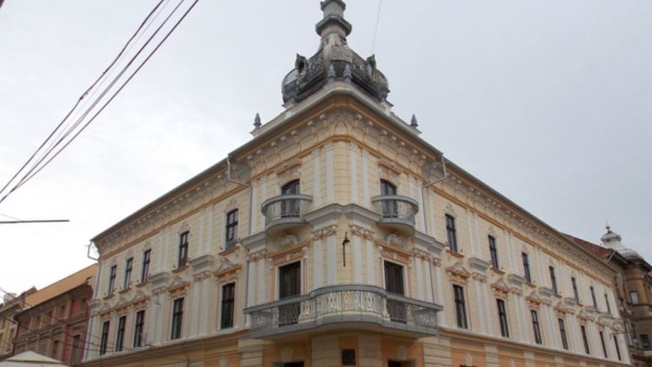 De Ziua Unirii Principatelor Române, vor fi depuse jerbe de flori la efigia domnitorului A.I. Cuza, de pe clădirea fostului han „La Trompetist” din Timişoara, unde acesta a înnoptat în martie 1866, în drumul spre exil, după abdicare