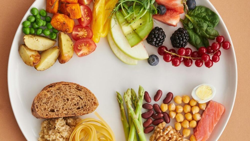 Fibremaxxing – excesul de fibre, fenomenul care devine tot mai popular pe internet/ Specialiștii avertizează că prea multe fibre pot duce la balonare, crampe și constipație, de aceea ajustarea dietei trebuie făcută doar sub supravegherea unui nutriționist