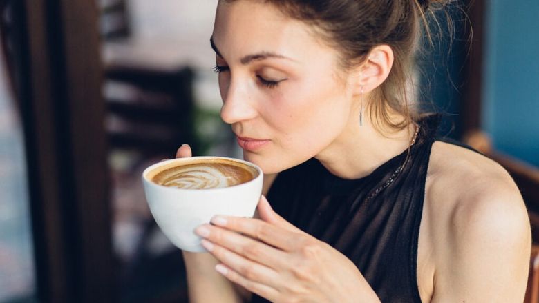 Cold brew sau cafea fierbinte? Ce variantă este mai sănătoasă pentru rutina de dimineață / Explicația nutriționiștilor