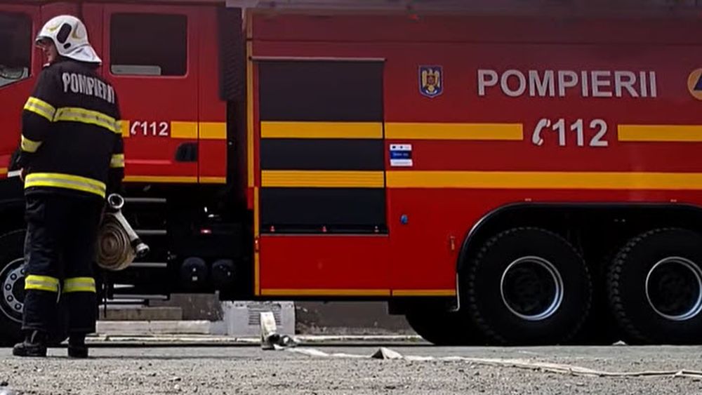 O oală uitată pe aragaz de un bărbat de 94 de ani a cauzat un incendiu într-un bloc din Năvodari/ Din fericire nimeni nu a fost rănit