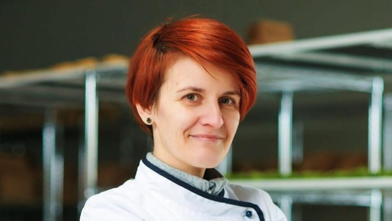 De la un job în industria pharma la o afacere cu răstăuțe maramureșene colorate cu pigmenți din legume / Anca Vălean: „Am vrut să venim cu un produs 100% natural. Cei mai mulți clienți ai noștri sunt la București” (VIDEO)