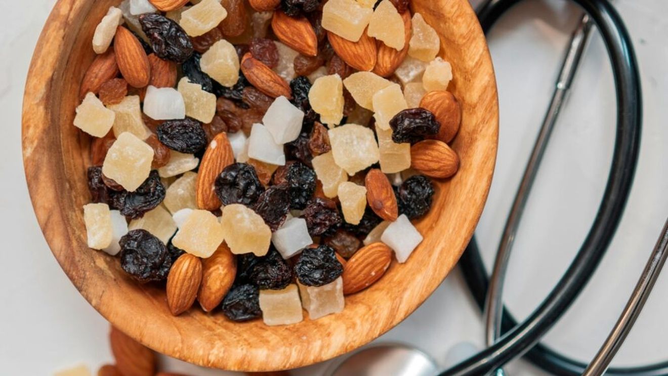 Cel mai sănătos mic dejun, potrivit medicilor / Specialiști în sănătatea intestinului, oncologie și cardiologie au stabilit: ovăzul, iaurtul simplu, pâinea integrală prăjită și smoothie-urile sunt variantele cele mai bune pentru organism