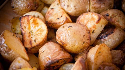 Cartofi umpluți cu ciuperci și nuci – o cină de post delicioasă și sățioasă / Se pot prepara și la friteuza cu aer cald