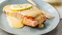 ABC în bucătărie. Cum se prepară sosul beurre blanc, perfect pentru a însoți un platou elegant de pește sau carne