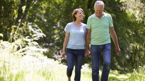 Puteți adăuga mulți ani la viața voastră adoptând 8 obiceiuri pentru o sănătate mai bună a inimii. O dietă sănătoasă nu este suficientă