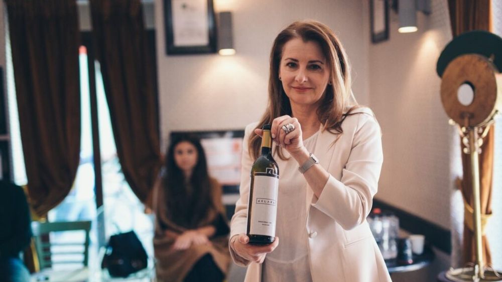 O româncă premiată la prima ediție a „Vinoinfluencers World Awards”, desfășurată în Spania, la Valladolid/ Diana Pavelescu este consilier pentru promovare la Oficiul Național al Viei și Produselor Vitivinicole