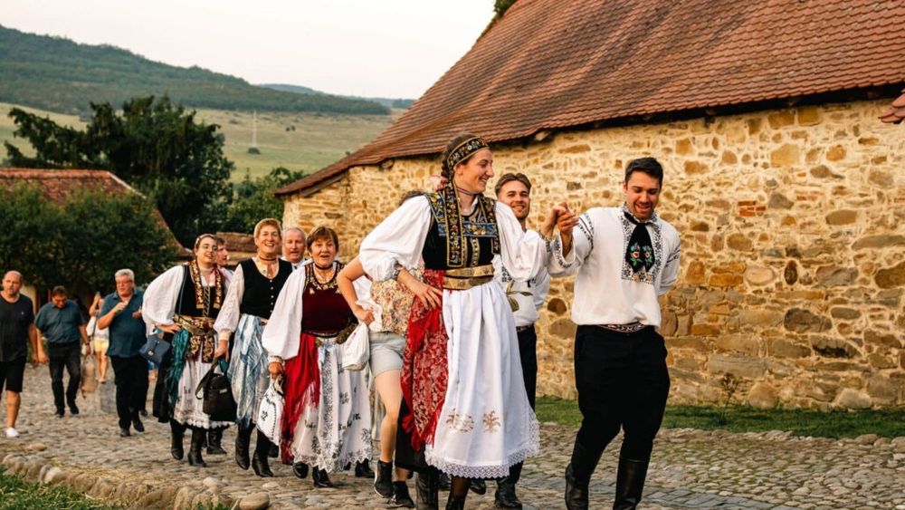 Picnic la cetatea Saschiz, pâine cu unsoare și alte obiceiuri gastronomice ale oamenilor din Țara Ovăzului/ Săptămâna Haferland 2025