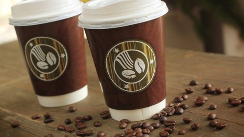 Cele mai populare băuturi conțin cele mai multe particule de plastic, conform unui nou studiu / Cafeaua și ceaiul fierbinte ambalate în pahare de unică folosință sunt cele mai alarmante