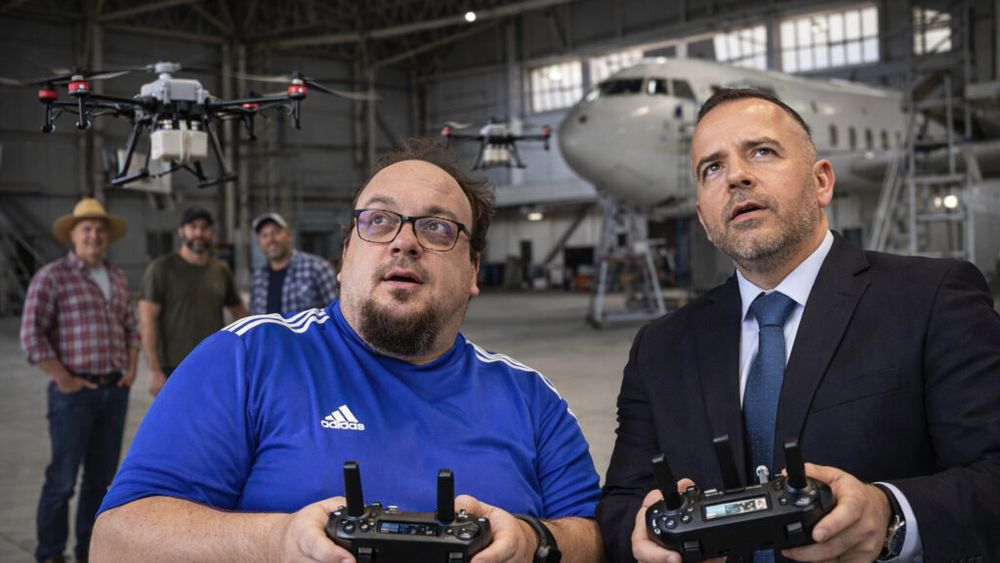 „Uberizarea” dronelor agricole, un pas spre modernizarea accelerată a agriculturii românești: „Există un mare deficit: lipsesc 30.000 de tractoare și 10.000 de specialiști”