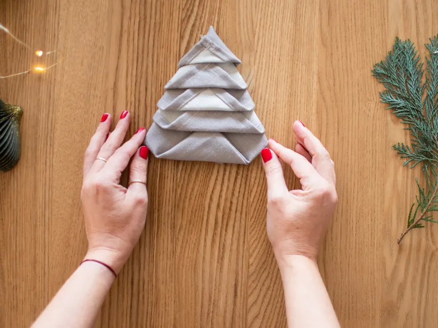 decorațiuni Crăciun masa festivă brăduț șervețele