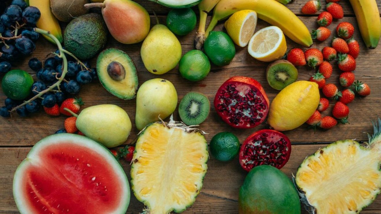 Cât de multe fructe ar trebui să mănânci, zilnic, pentru o îmbătrânire sănătoasă/ Printre cele mai bune sunt avocado, kiwi, pepenele roșu și afinele, potrivit nutritioniștilor