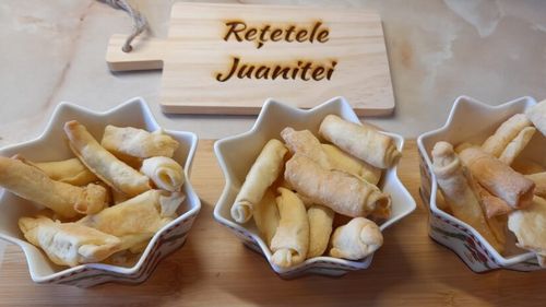 Prăjituri de Crăciun: Cornulețe fragede/ Cu gem sau cu rahat turcesc/ Aveți grijă unde le ascundeți, se mănâncă pe nesimțite și de obicei nu „prind” Crăciunul