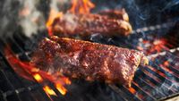 ABC în bucătărie | Greșeala de condimentare care îți poate strica grătarul / De ce aceeași rețetă nu merge pentru orice tip de carne