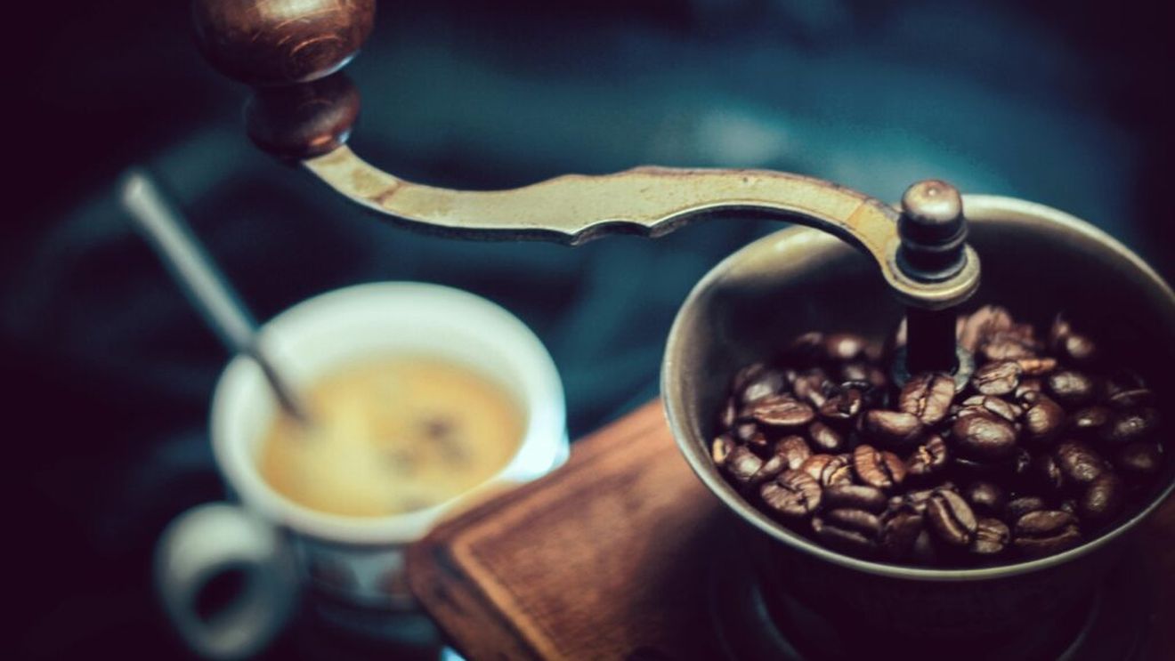 Un nou studiu a descoperit o cantitate alarmantă de substanțe chimice în mărcile tale preferate de cafea/ Cu toate acestea, cafeaua este semnificativ mai sigură decât alte produse alimentare